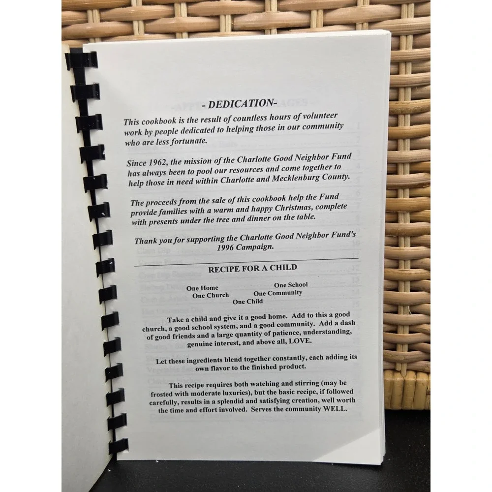 Charlotte Good Neighbor Fund Cookbook Charlotte, NC 1996 450 Pages